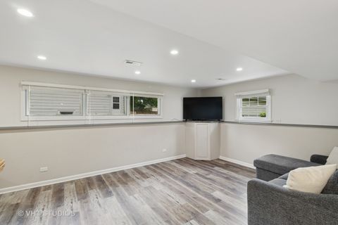 Tiny photo for 123 N Cedar Street, Palatine, IL 60067 (MLS # 12388954)