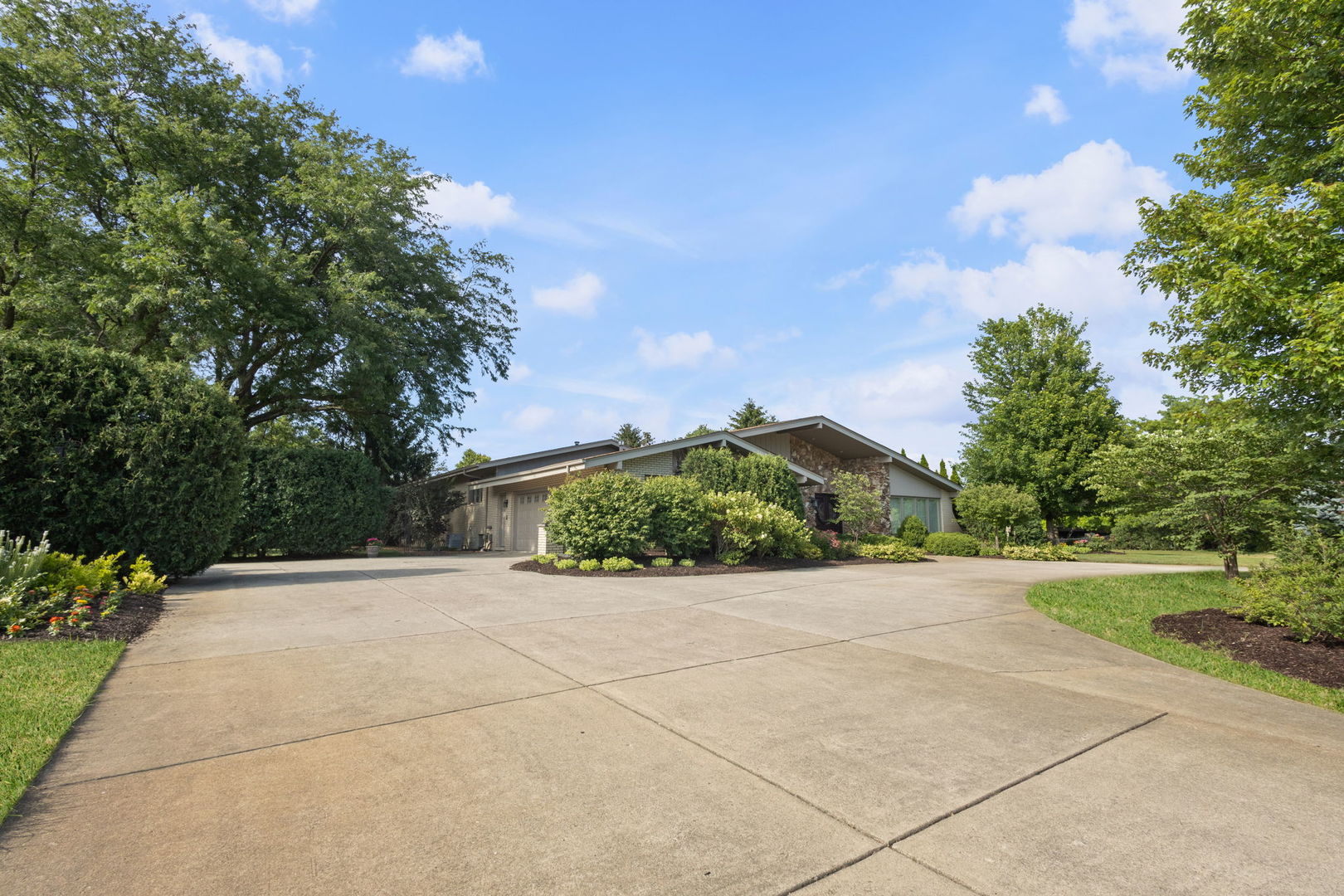8340 W 145th Place