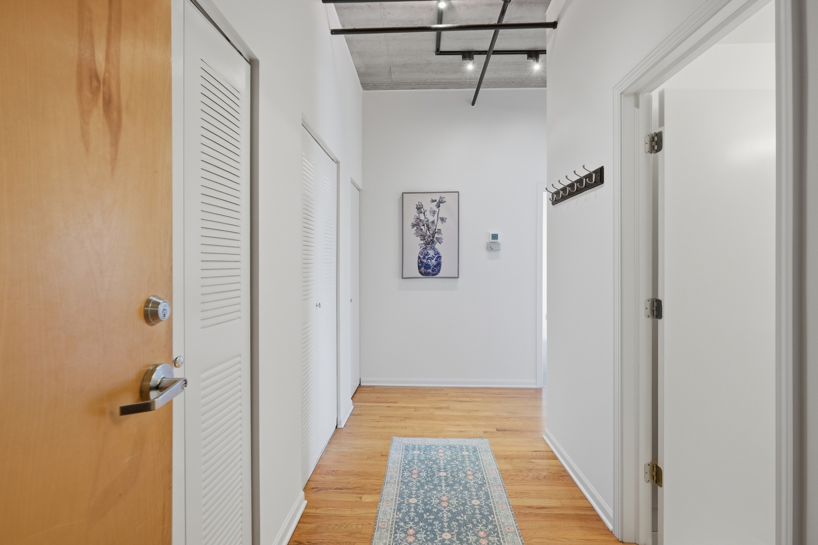 1735 W Diversey Parkway 409