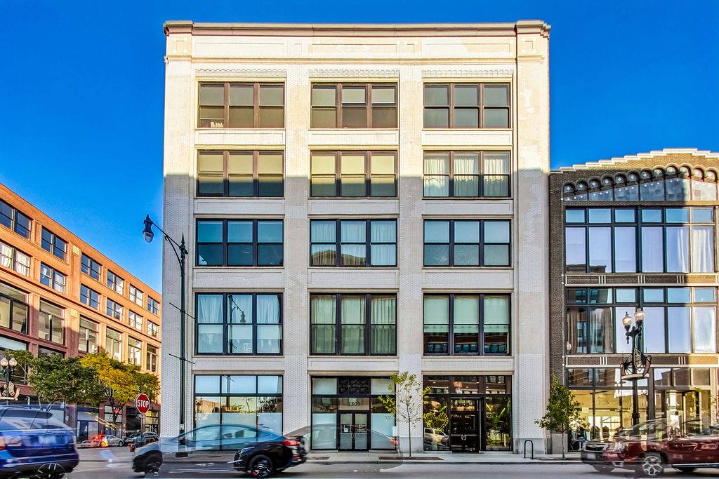 Photo for 2303 S Michigan Avenue #208, Chicago, IL 60616 (MLS # 12503472)