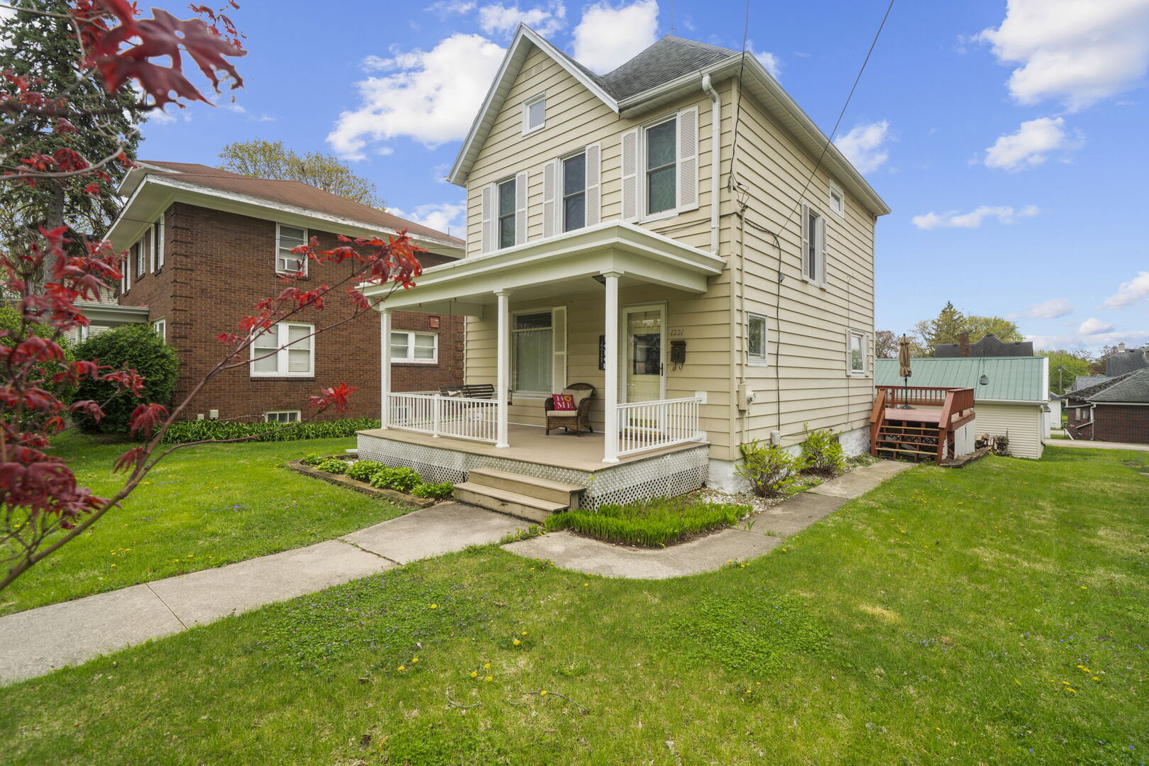 1221 W Lincoln Boulevard