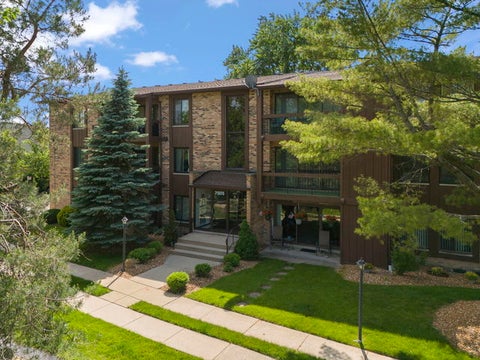 Photo of 7505 175th Street #124, Tinley Park, IL 60477 (MLS # 12726620)