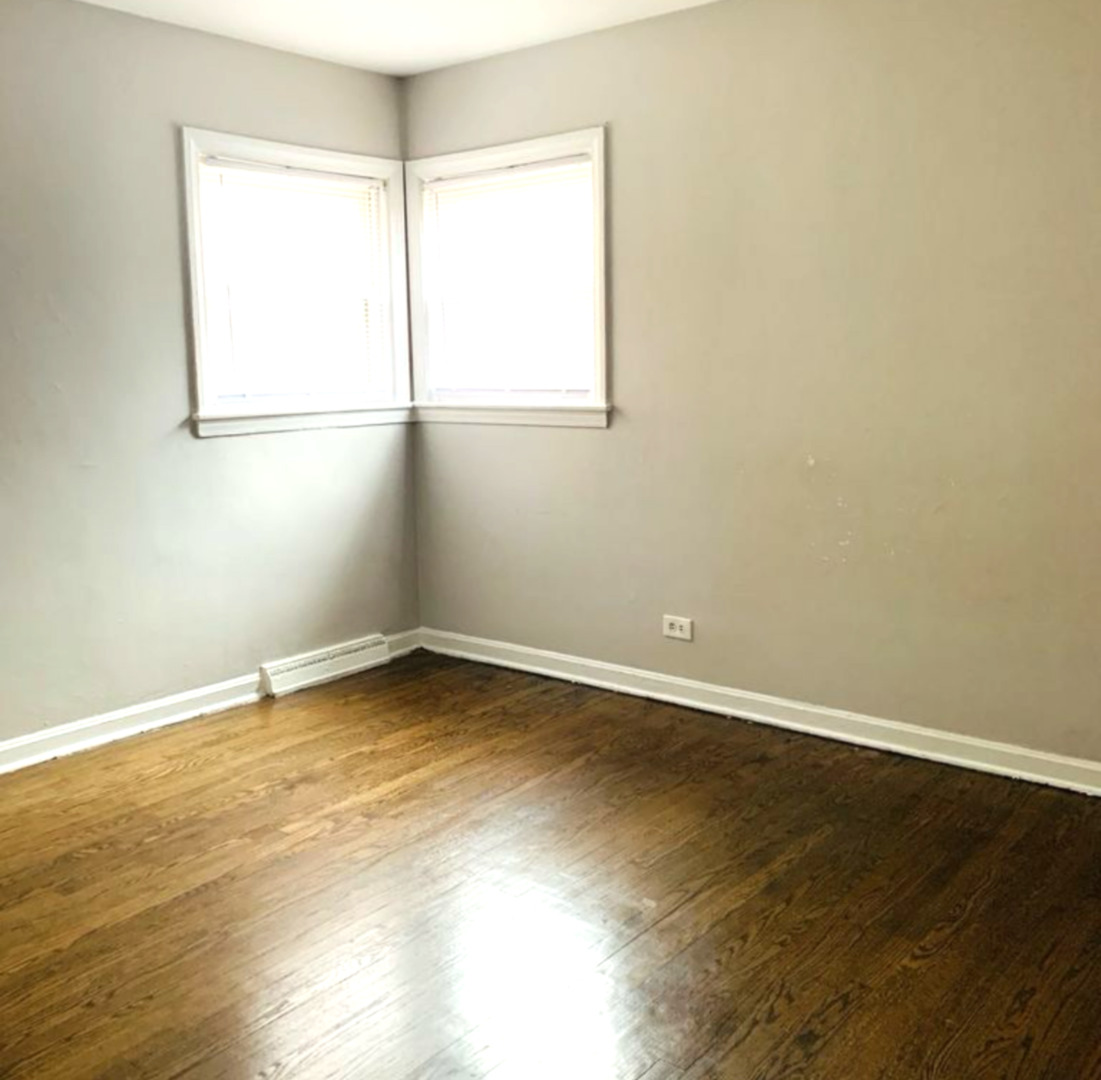 2900 W Foster Avenue