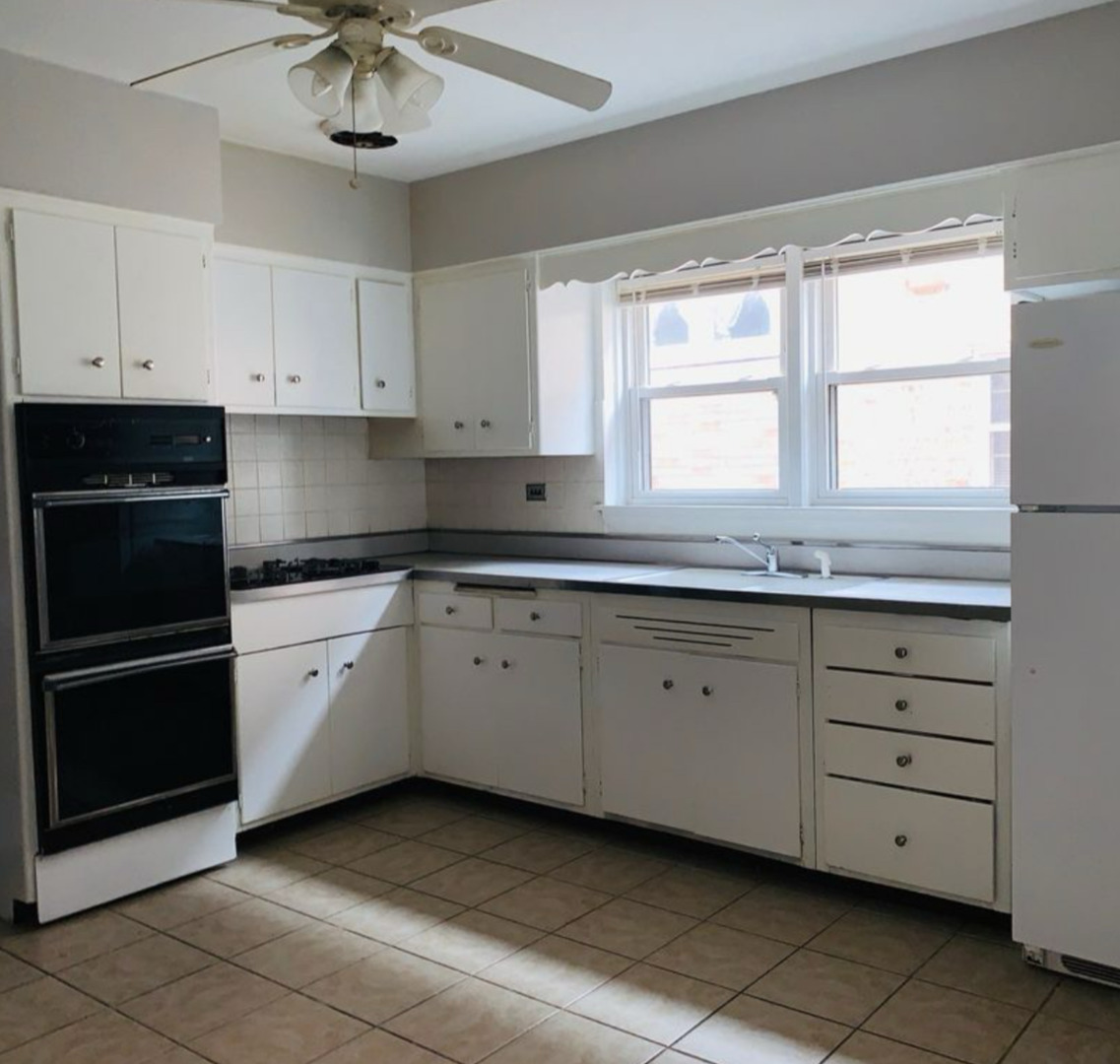 2900 W Foster Avenue