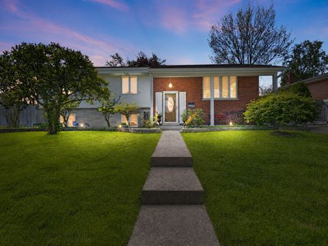 Photo of 506 Forest Preserve Drive, Wood Dale, IL 60191 (MLS # 12632084)
