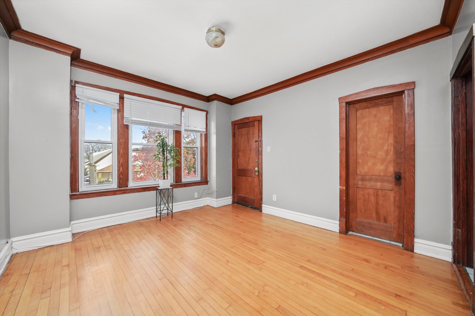 2244 N Leamington Avenue