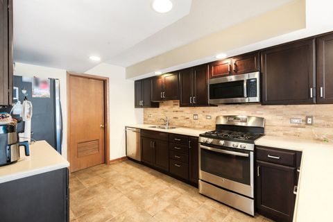 Tiny photo for 1S045 Spring Road #1D, Oakbrook Terrace, IL 60181 (MLS # 12506225)