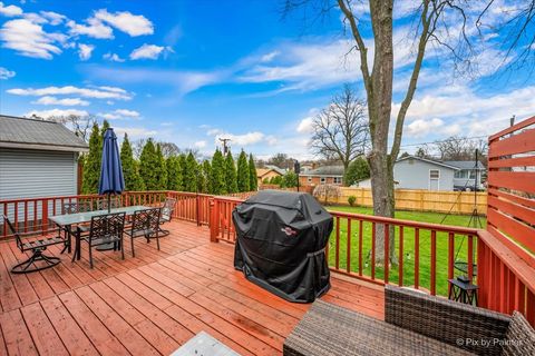 Tiny photo for 647 N Ridgemoor Avenue, Mundelein, IL 60060 (MLS # 12617665)