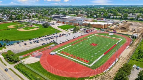 Tiny photo for 647 N Ridgemoor Avenue, Mundelein, IL 60060 (MLS # 12617665)