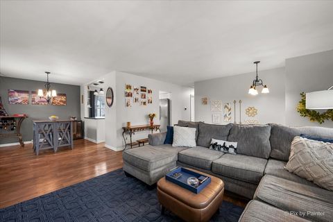 Tiny photo for 647 N Ridgemoor Avenue, Mundelein, IL 60060 (MLS # 12617665)