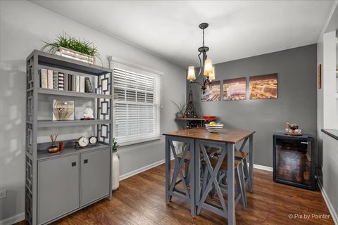 Tiny photo for 647 N Ridgemoor Avenue, Mundelein, IL 60060 (MLS # 12617665)