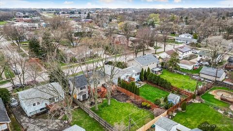 Tiny photo for 647 N Ridgemoor Avenue, Mundelein, IL 60060 (MLS # 12617665)