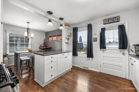 Tiny photo for 647 N Ridgemoor Avenue, Mundelein, IL 60060 (MLS # 12617665)