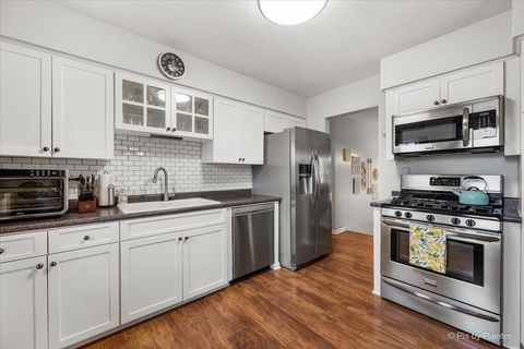 Tiny photo for 647 N Ridgemoor Avenue, Mundelein, IL 60060 (MLS # 12617665)