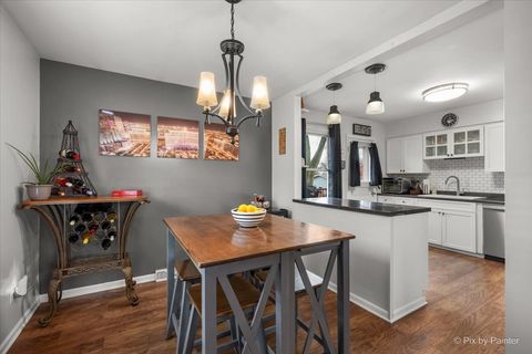 Tiny photo for 647 N Ridgemoor Avenue, Mundelein, IL 60060 (MLS # 12617665)