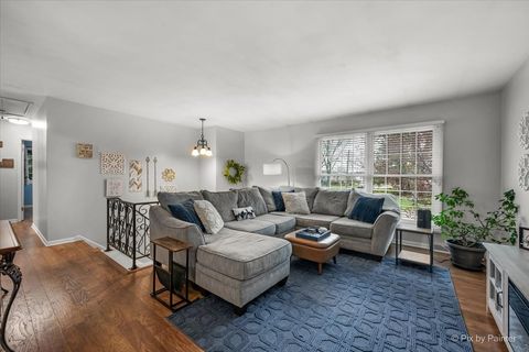 Tiny photo for 647 N Ridgemoor Avenue, Mundelein, IL 60060 (MLS # 12617665)