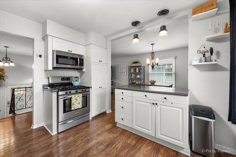 Tiny photo for 647 N Ridgemoor Avenue, Mundelein, IL 60060 (MLS # 12617665)