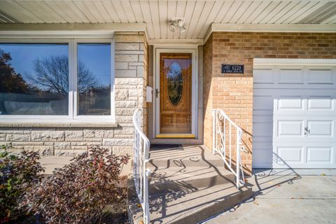 Tiny photo for 6228 N Forest Glen Avenue, Chicago, IL 60646 (MLS # 12527218)