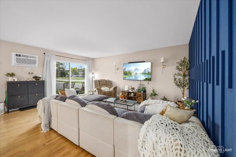 Tiny photo for 850 S Lorraine Road #1G, Wheaton, IL 60189 (MLS # 12504986)