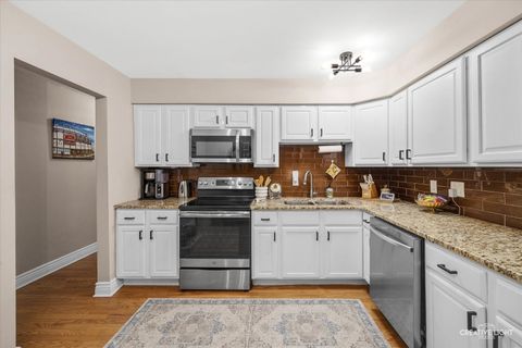 Tiny photo for 850 S Lorraine Road #1G, Wheaton, IL 60189 (MLS # 12504986)
