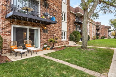 Tiny photo for 850 S Lorraine Road #1G, Wheaton, IL 60189 (MLS # 12504986)
