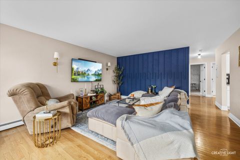 Tiny photo for 850 S Lorraine Road #1G, Wheaton, IL 60189 (MLS # 12504986)