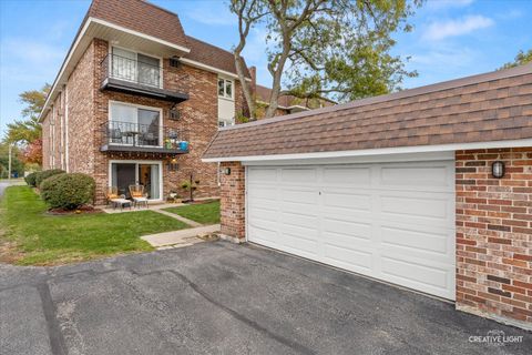 Tiny photo for 850 S Lorraine Road #1G, Wheaton, IL 60189 (MLS # 12504986)
