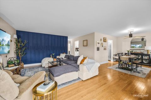 Tiny photo for 850 S Lorraine Road #1G, Wheaton, IL 60189 (MLS # 12504986)