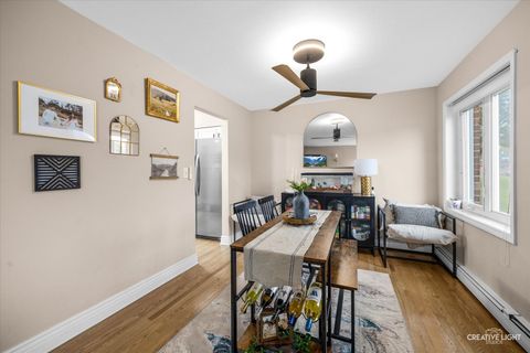 Tiny photo for 850 S Lorraine Road #1G, Wheaton, IL 60189 (MLS # 12504986)