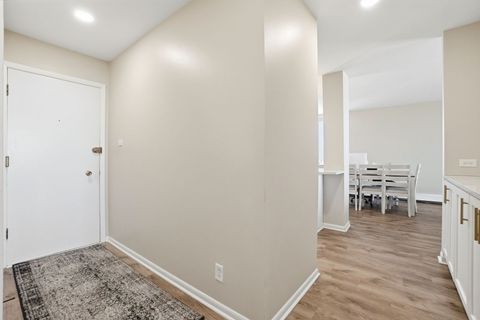 Tiny photo for 9740 S Pulaski Road #605, Oak Lawn, IL 60453 (MLS # 12581864)