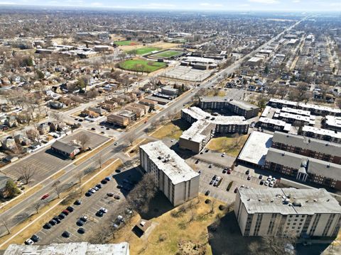 Tiny photo for 9740 S Pulaski Road #605, Oak Lawn, IL 60453 (MLS # 12581864)