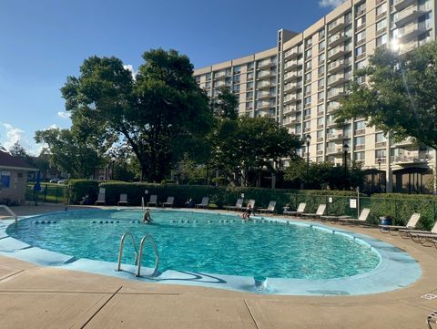 Tiny photo for 20 N Tower Road #9D, Oak Brook, IL 60523 (MLS # 12454111)