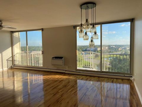 Tiny photo for 20 N Tower Road #9D, Oak Brook, IL 60523 (MLS # 12454111)