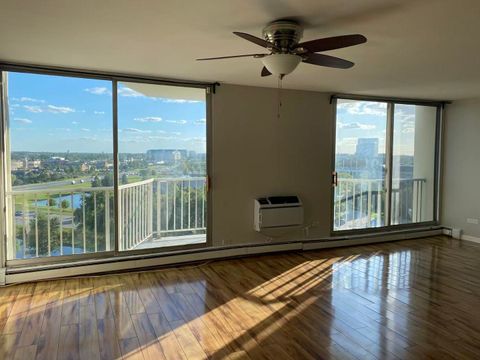 Tiny photo for 20 N Tower Road #9D, Oak Brook, IL 60523 (MLS # 12454111)
