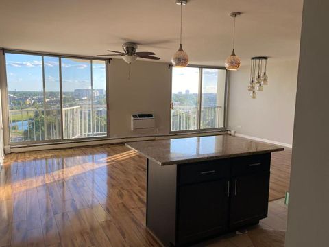 Tiny photo for 20 N Tower Road #9D, Oak Brook, IL 60523 (MLS # 12454111)