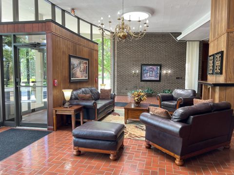 Tiny photo for 20 N Tower Road #9D, Oak Brook, IL 60523 (MLS # 12454111)