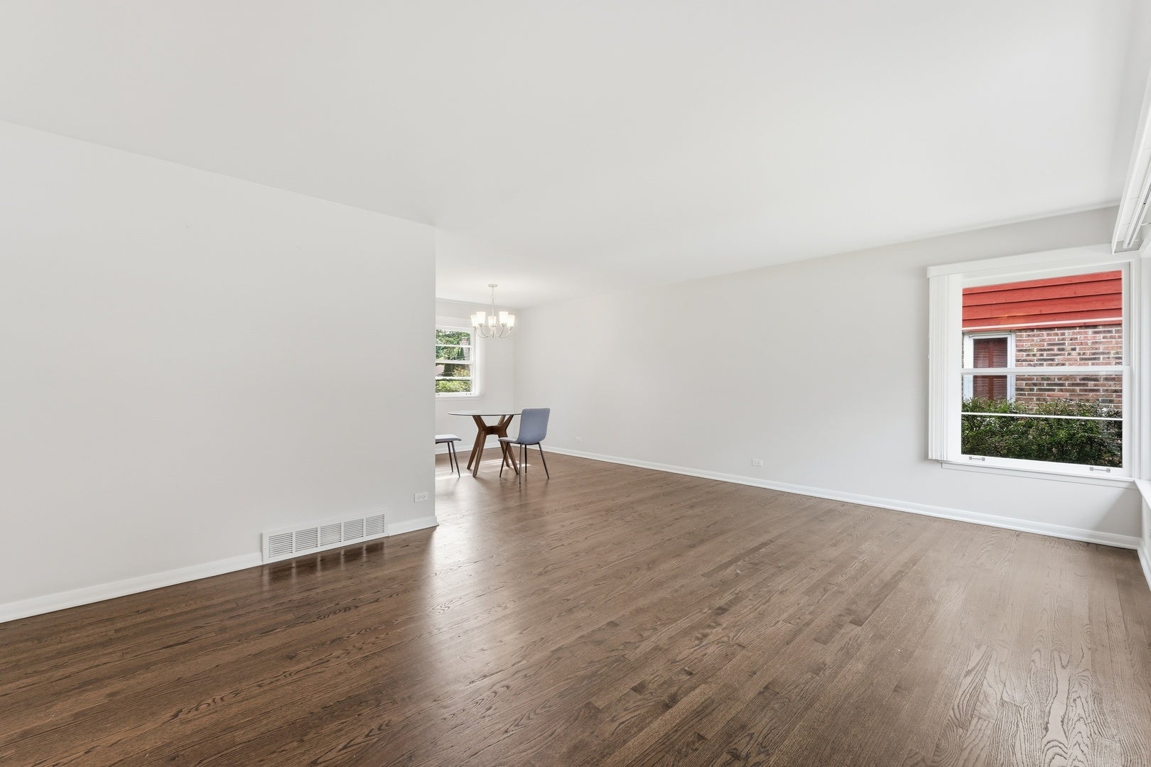 221 W Sheridan Place