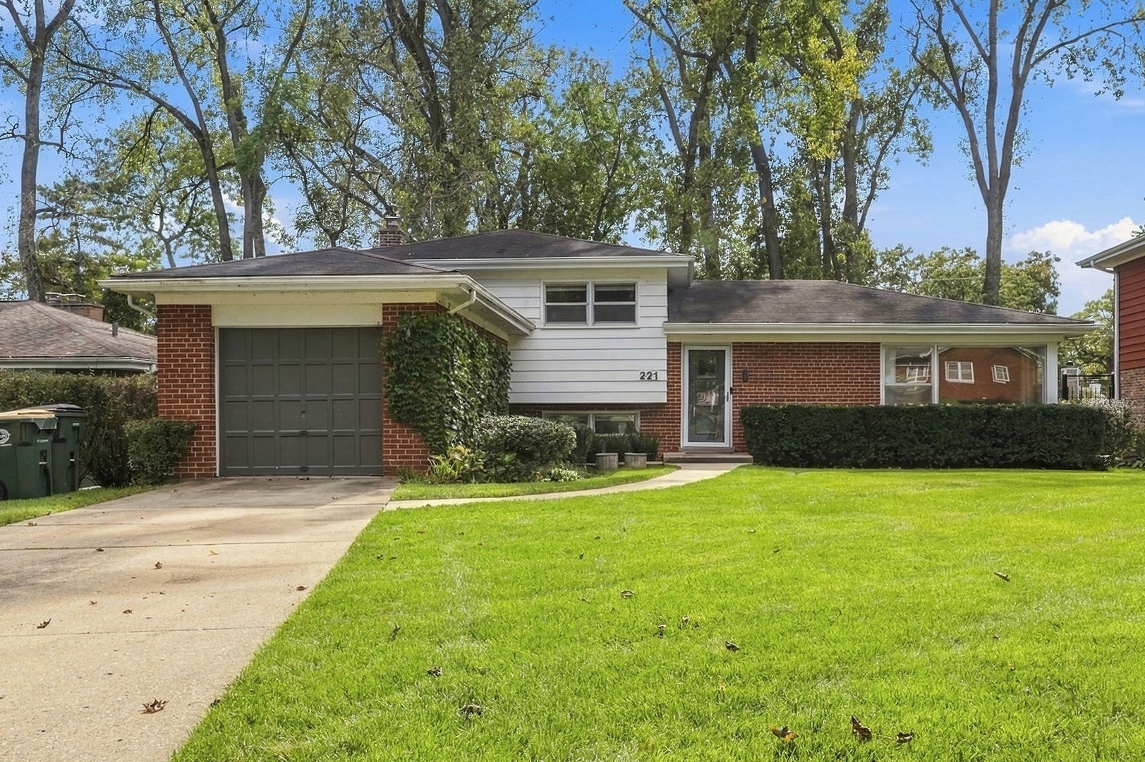 221 W Sheridan Place