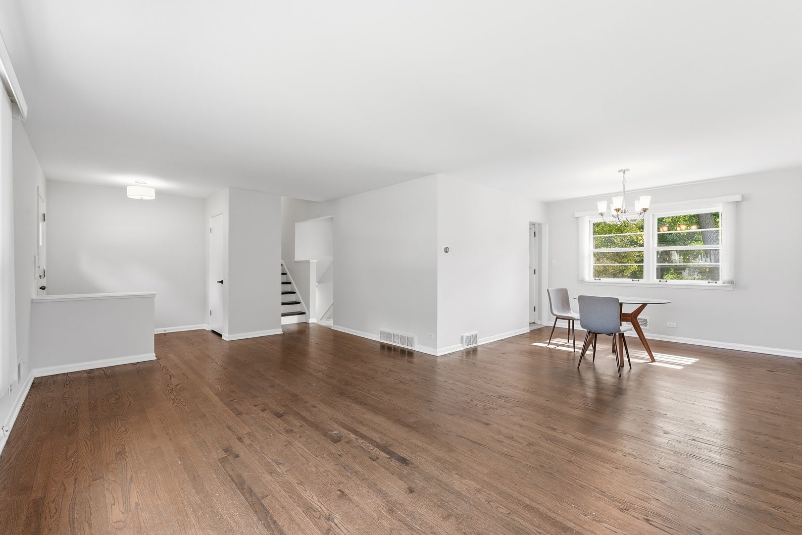 221 W Sheridan Place