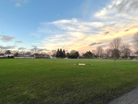 Tiny photo for 1610 E Dogwood Lane, Mount Prospect, IL 60056 (MLS # 12754422)