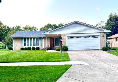 Photo of 1610 E Dogwood Lane, Mount Prospect, IL 60056 (MLS # 12754422)