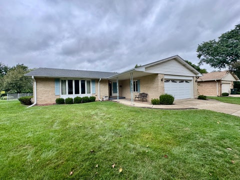 Tiny photo for 1610 E Dogwood Lane, Mount Prospect, IL 60056 (MLS # 12754422)