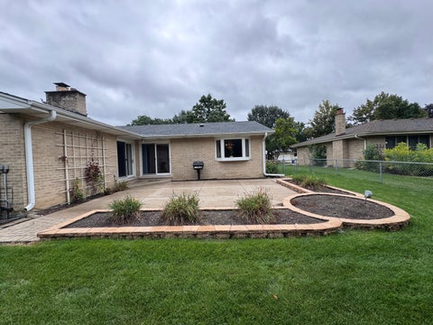 Tiny photo for 1610 E Dogwood Lane, Mount Prospect, IL 60056 (MLS # 12754422)