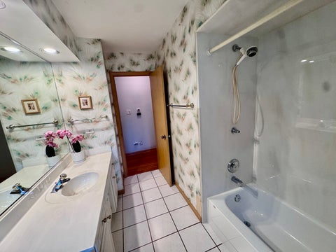Tiny photo for 1610 E Dogwood Lane, Mount Prospect, IL 60056 (MLS # 12754422)