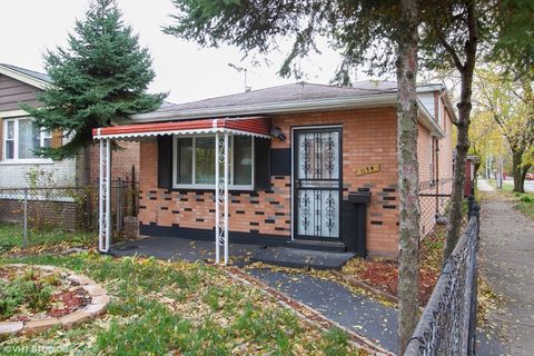 Photo of 1159 W 112th Street, Chicago, IL 60643 (MLS # 12516215)