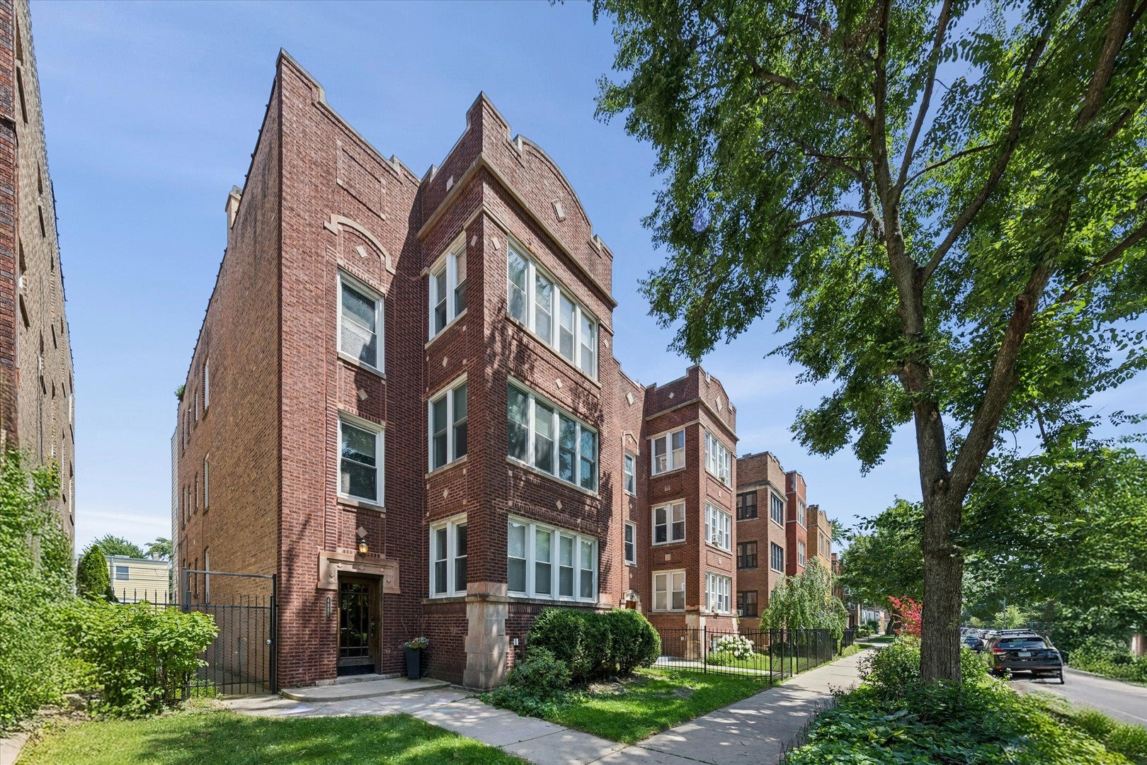 4855 N Washtenaw Avenue 2