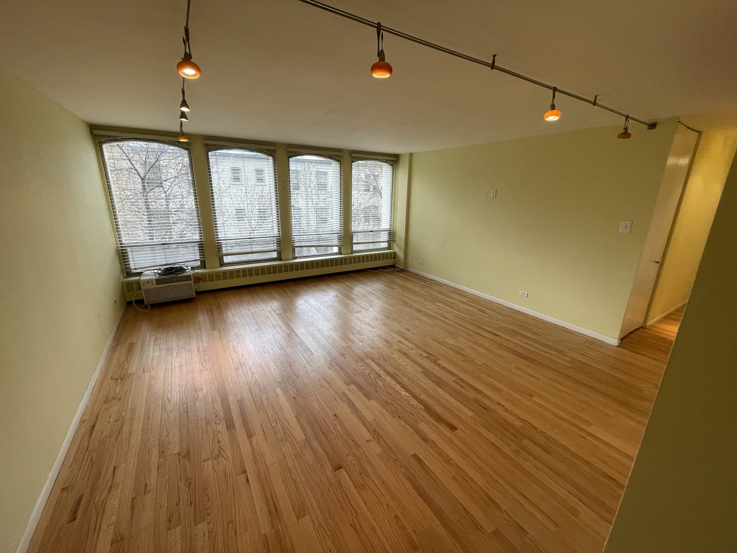 1450 E 55th Place 318S