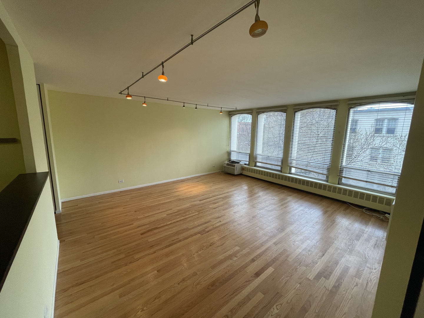 1450 E 55th Place 318S
