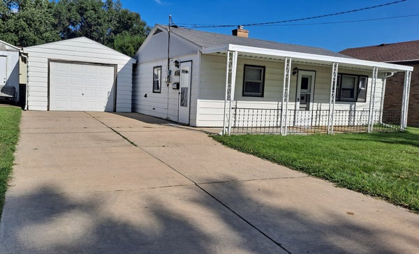 211 FRUIT ST, PERU, IL 61354 - Image e0941653effca36e67f9d261f9b0eba4/1150149403