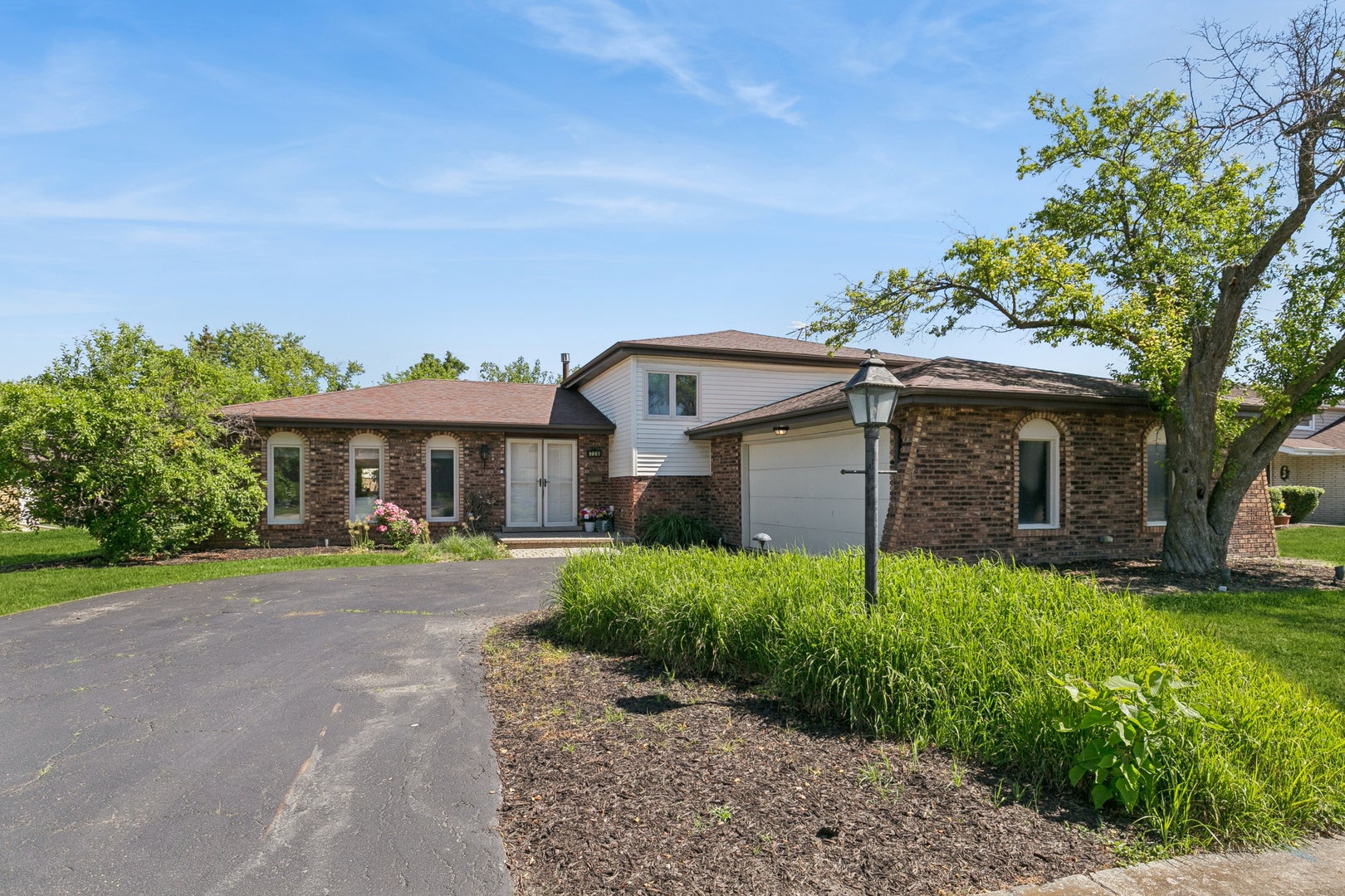 726 E 194th Street